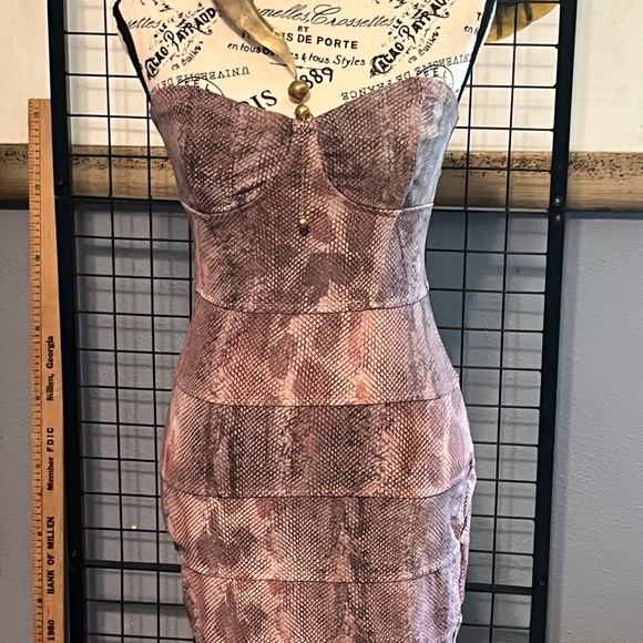 TALULAH Pink and Gray Patterned Mini Dress - Picture 2 of 9